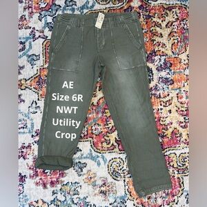NWT American Eagle Army Green Utility Crop Pants, size 6R